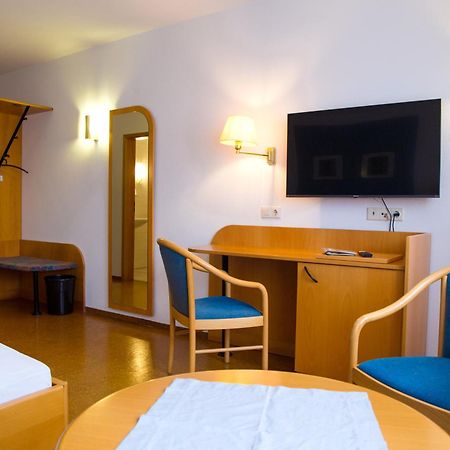 Hotel Zur Linde Gaedheim Екстер'єр фото