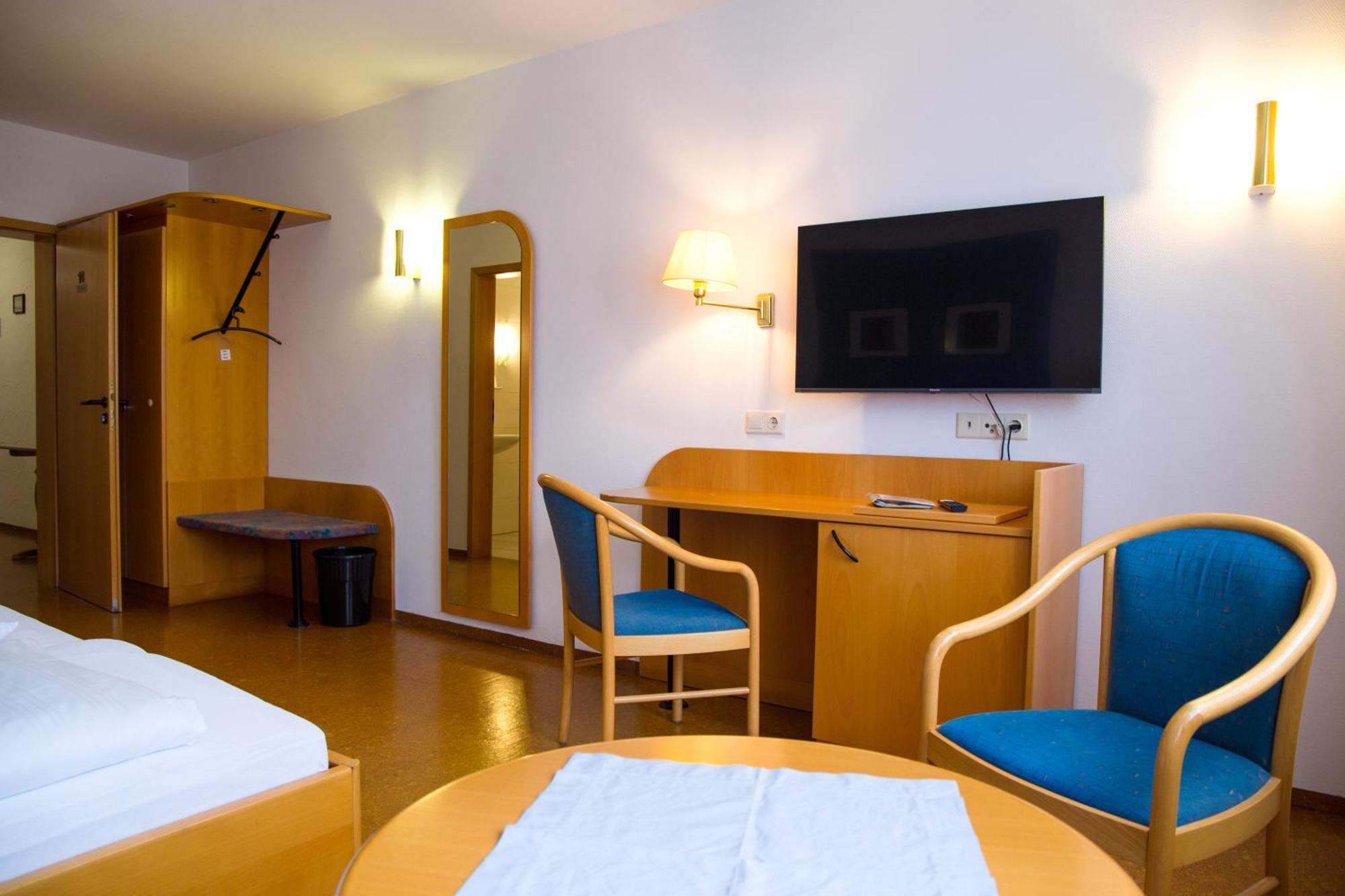 Hotel Zur Linde Gaedheim Екстер'єр фото