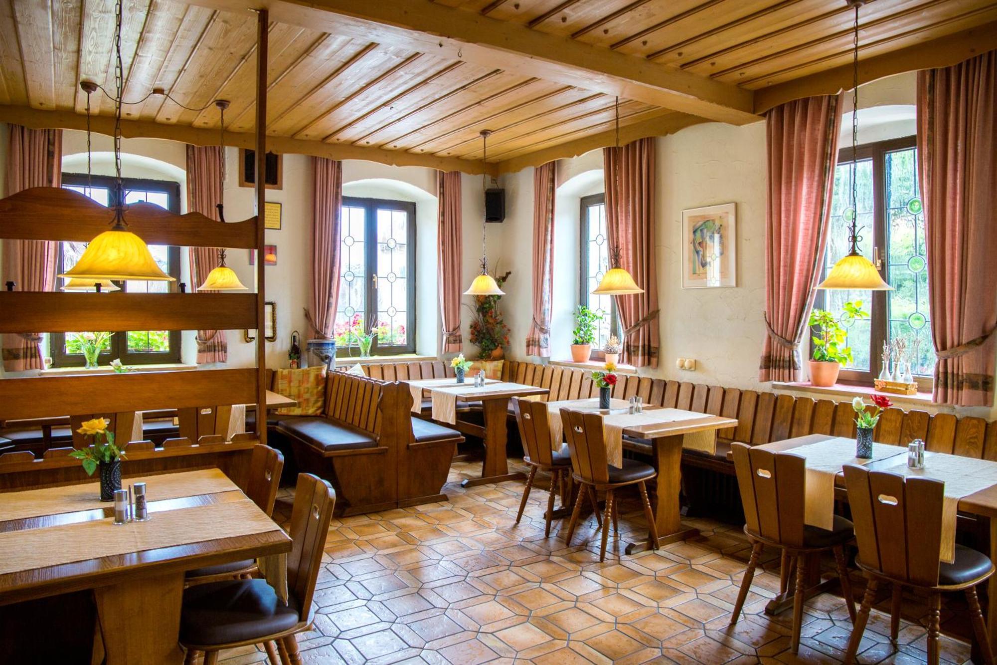 Hotel Zur Linde Gaedheim Екстер'єр фото