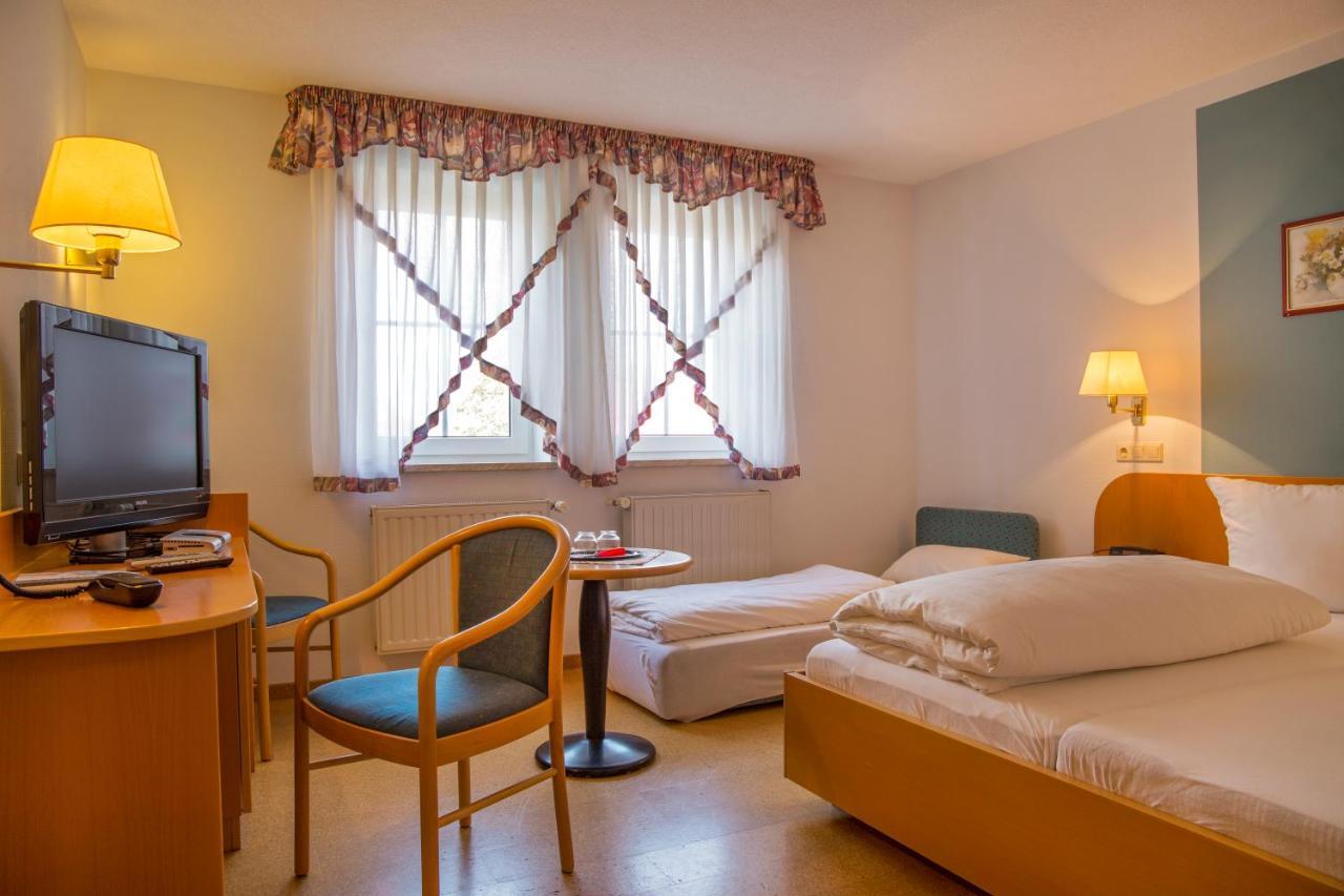 Hotel Zur Linde Gaedheim Екстер'єр фото