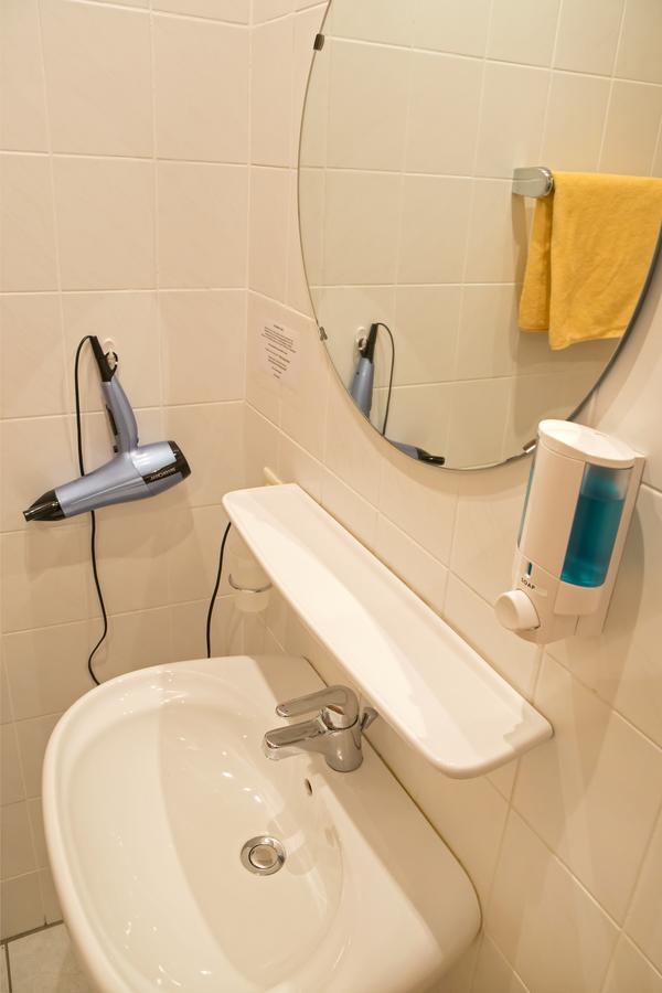 Hotel Zur Linde Gaedheim Екстер'єр фото