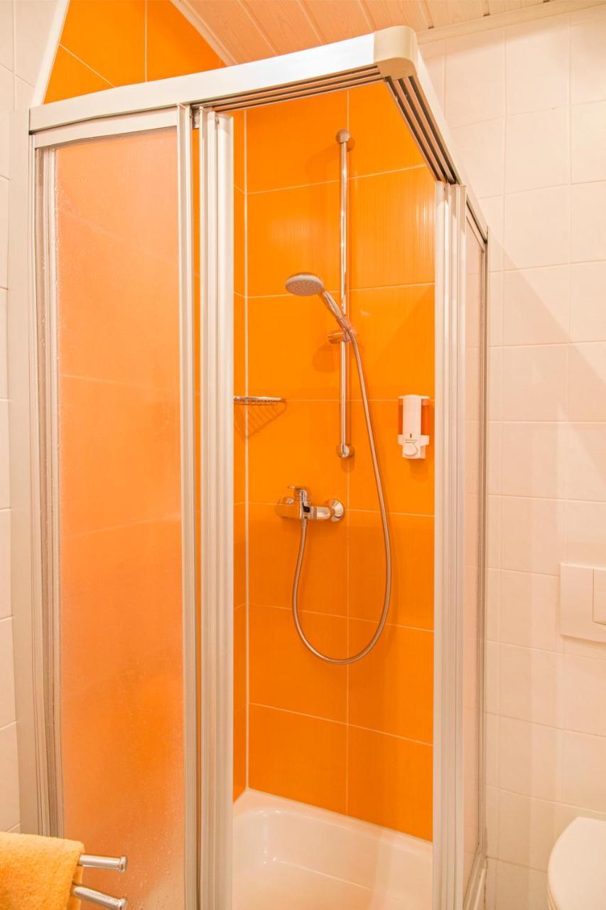 Hotel Zur Linde Gaedheim Екстер'єр фото